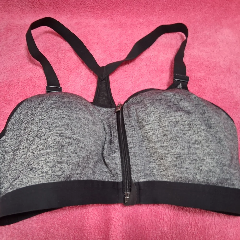 Victoria’s Secret VSX Sport Zip Front Sports Bra Gray Heather Size 32D